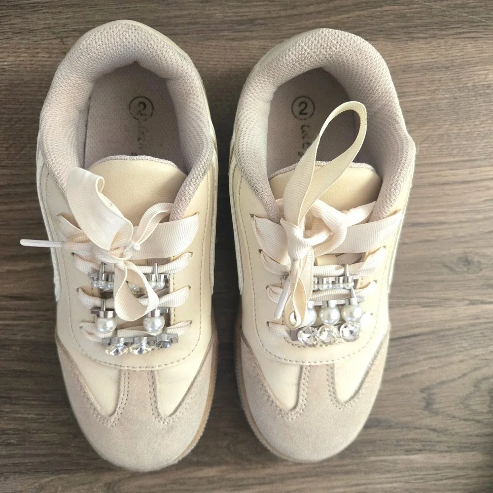 Girls Cream‎ Pearl and Rhinestone Embellished Ribbon Lace Sneakers Size 2